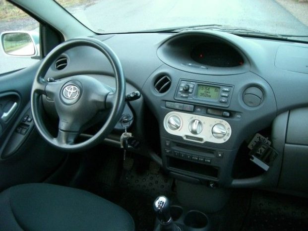 Toyota Yaris 2004 full